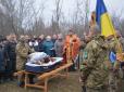 З архіву ПУ. Спільне горе - боляче за Україну: У день похорону молодого бійця ООС на Київщині місцеві бізнесмени відмовились брати гроші з людей, хто прийшов віддати останню шану герою