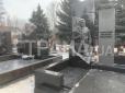 Хіти тижня. Поруч із Кушнарьовим: Як виглядають могила та хрест Кернеса (фото)